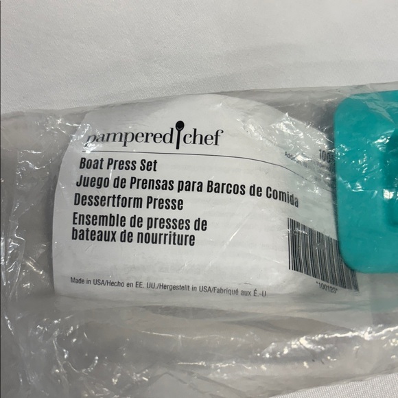 Pampered Chef Roller with Teal Press Attachments - Picture 2 of 3